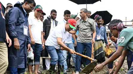 সরকারের এক নম্বর দায়িত্ব হচ্ছে দেশের মানুষের স্বার্থ দেখা : প্রধানমন্ত্রী