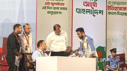 প্রধানমন্ত্রীকে কাছে পেয়ে আবেগাপ্লুত জুলাই শহীদের স্বজনেরা