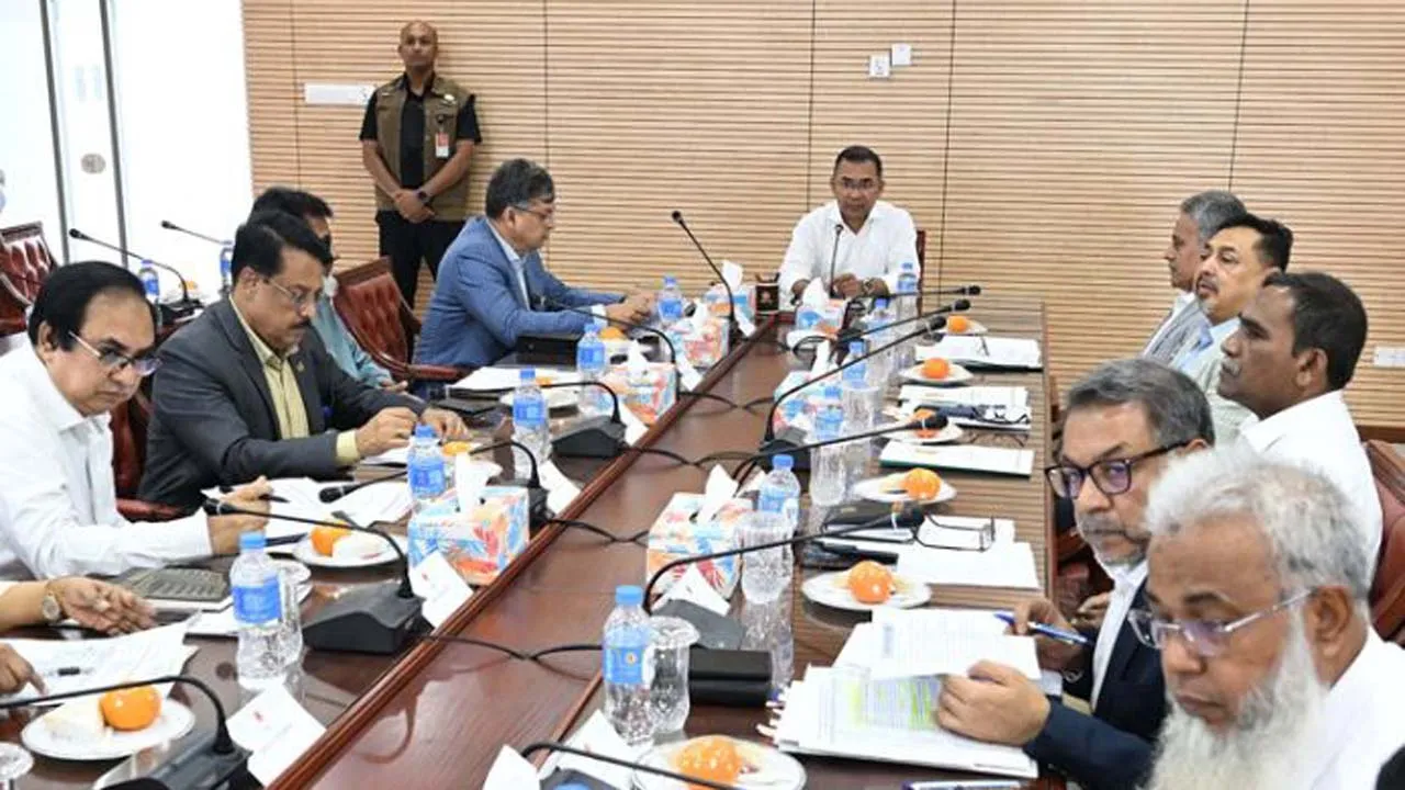 প্রধানমন্ত্রীর সভাপতিত্বে ট্রাফিক ব্যবস্থাপনা আধুনিকায়ন বিষয়ক সভা অনুষ্ঠিত