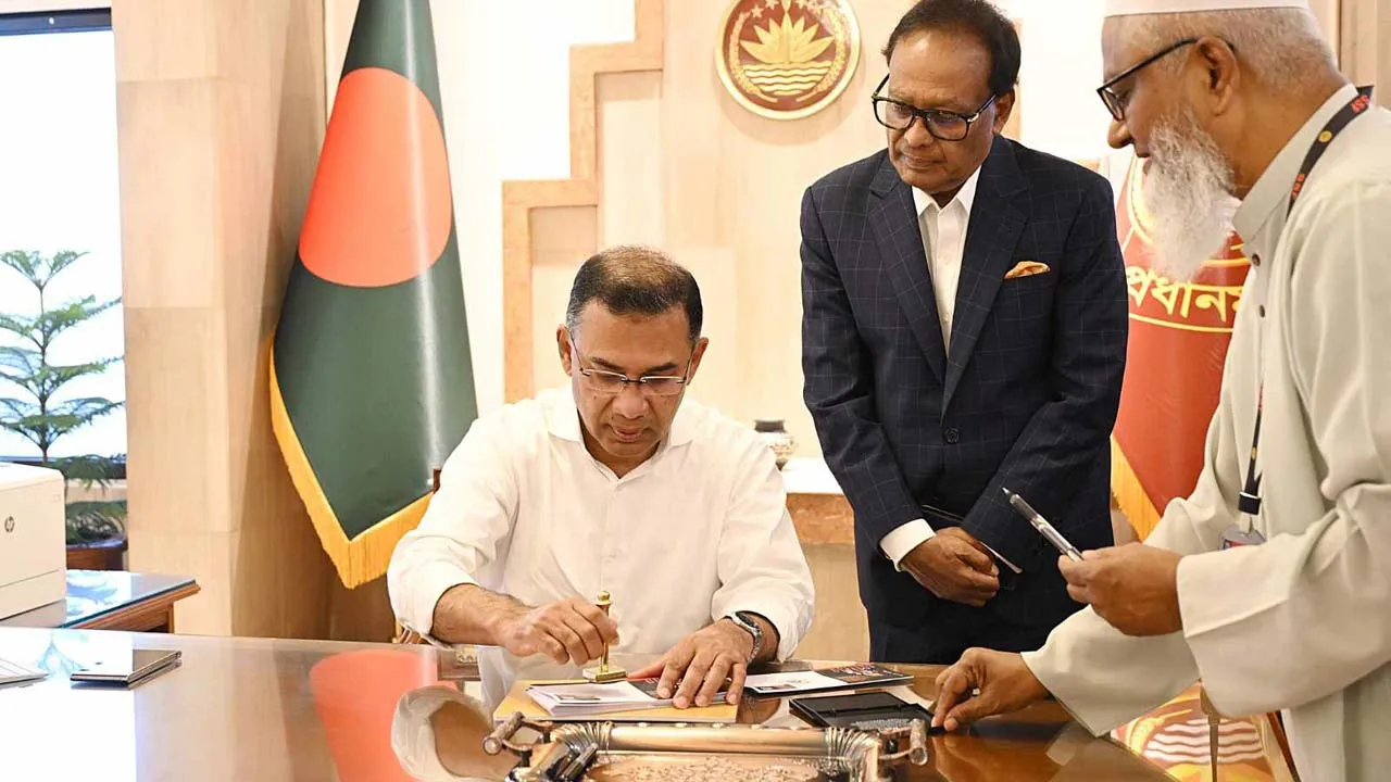 প্রথমবারের মতো তেজগাঁও কার্যালয়ে অফিস করছেন প্রধানমন্ত্রী
