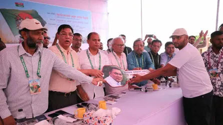 শহীদ-আহতদের পরিবারের মাঝে চিকিৎসা সহায়তা ও অটোরিকশা দিলেন তারেক রহমান