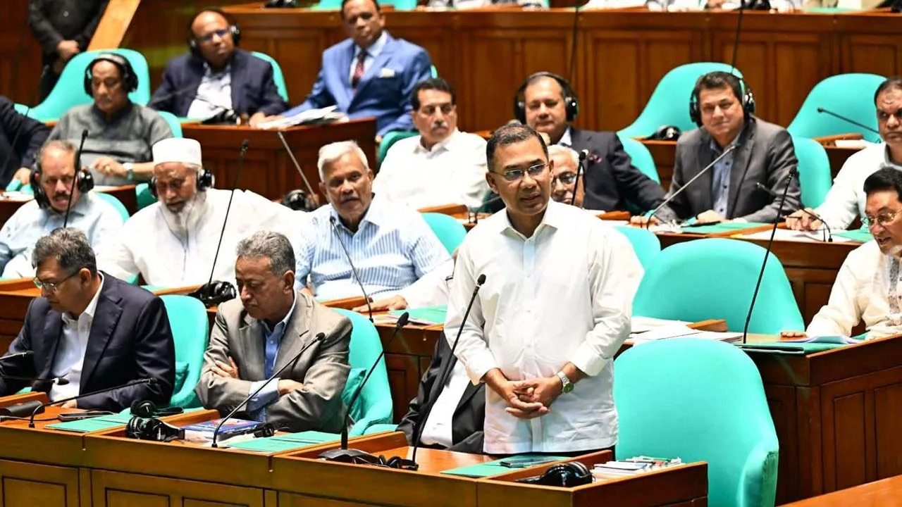 সফর শেষে সংসদ অধিবেশনে যোগ দিলেন প্রধানমন্ত্রী