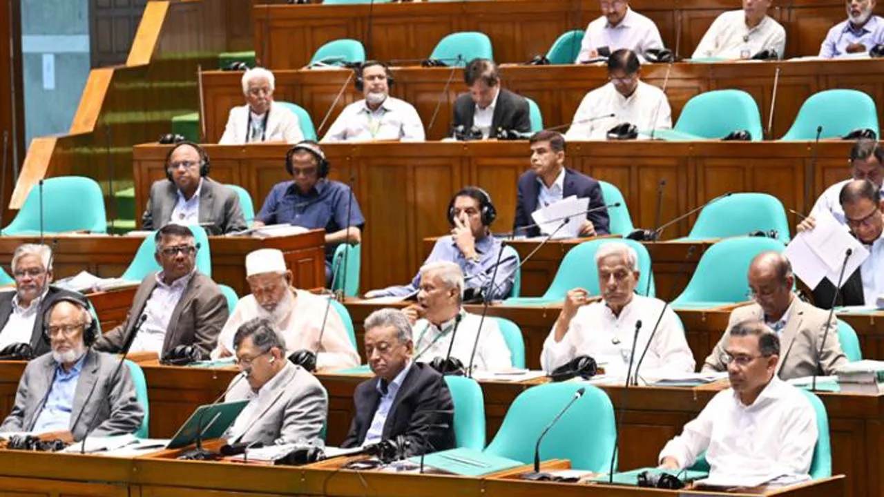 সংসদে মুলতবি অধিবেশনে উপস্থিত রয়েছেন প্রধানমন্ত্রী