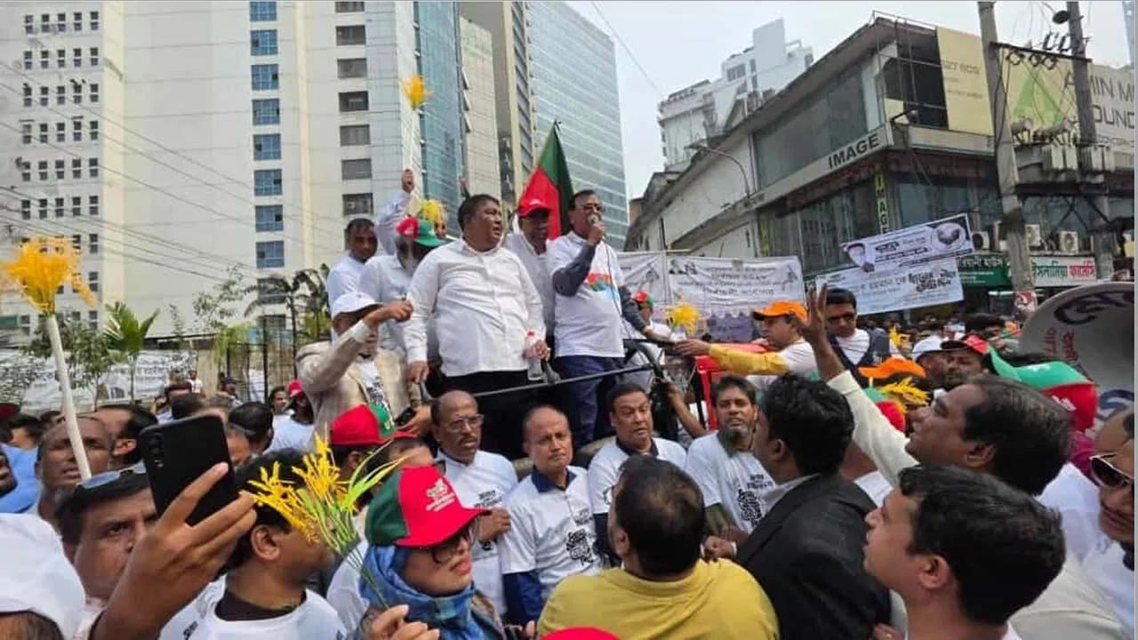 ঢাকা-১৭ আসনে তারেক রহমানের সমর্থনে বিভিন্ন পেশাজীবীদের মিছিল