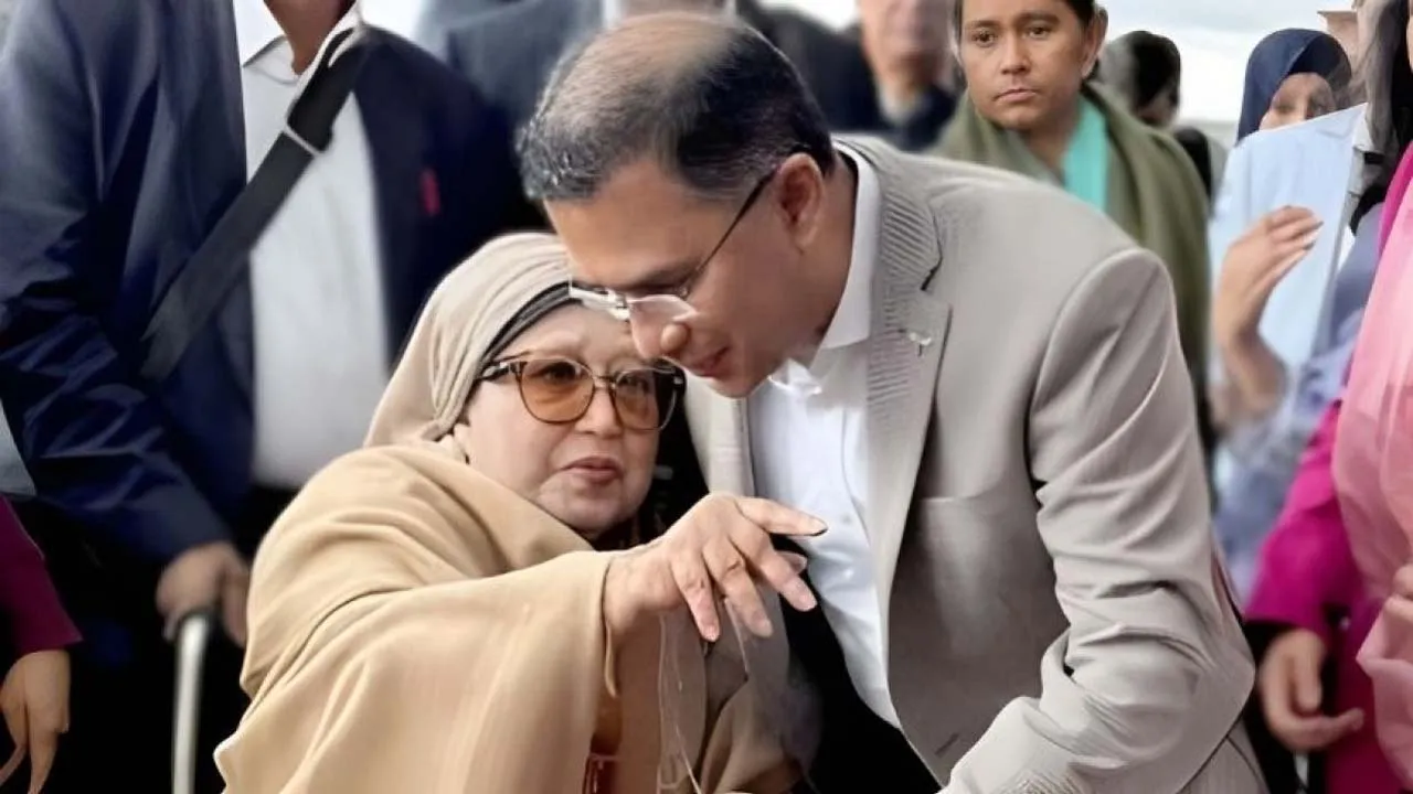 মায়ের সান্নিধ্যে তারেক রহমান