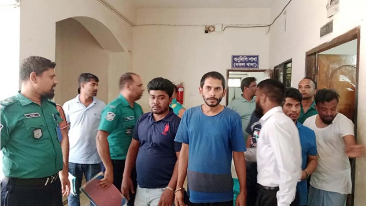 দুদক কর্মকর্তা পরিচয়ে ঘুষ চাওয়া প্রতারক চক্রের ৫ সদস্য কারাগারে