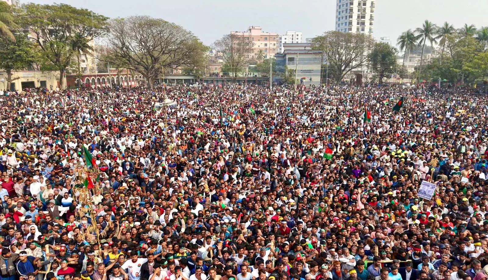মাঠজুড়ে উপস্থিত নেতাকর্মী ও সমর্থকদের উচ্ছ্বাস