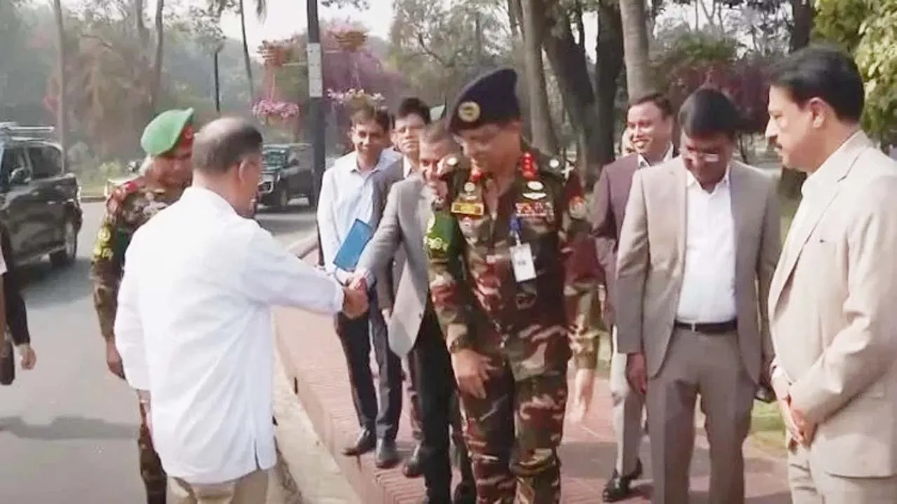 মা খালেদা জিয়ার সময়কার কর্মচারীদের খোঁজ নিলেন তারেক রহমান