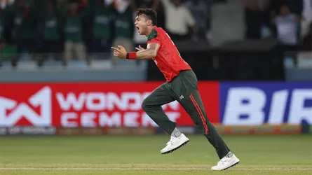 বাংলাদেশের তৃতীয় বোলার হিসেবে টি-টোয়েন্টিতে ১০০ উইকেট তাসকিনের