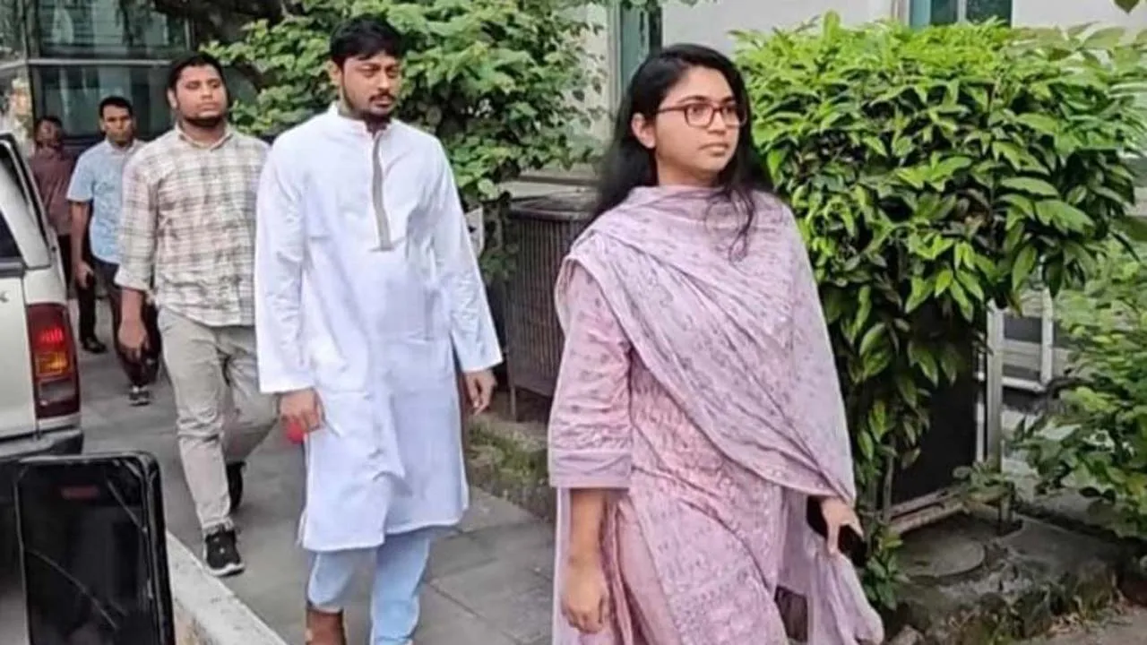খালেদা জিয়াকে দেখতে হাসপাতালে এনসিপি নেতারা