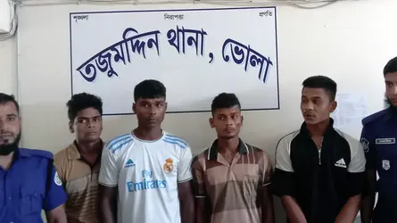 তজুমদ্দিনে মিথ্যা অপবাদে নারী-পুরুষের গলায় জুতার মালা দিয়ে হেনস্তা