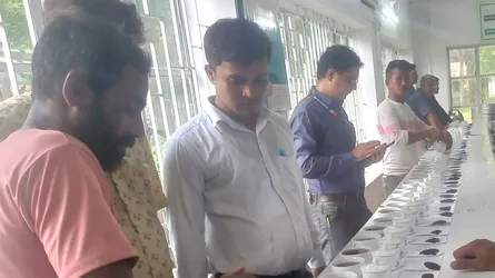 মৌলভীবাজারে চায়ের গুণগত মান উন্নয়নে ‘চা টেস্টিং’ অনুষ্ঠিত