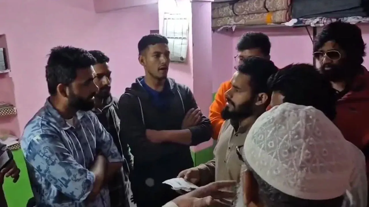 উত্তরাখন্ডে বাড়িতে আরবি শিক্ষা দেয়ায় শিক্ষককে হেনস্থা