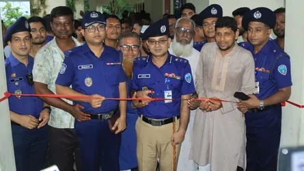 নোয়াখালীর আন্ডারচরে অস্থায়ী পুলিশ ক্যাম্প উদ্বোধন