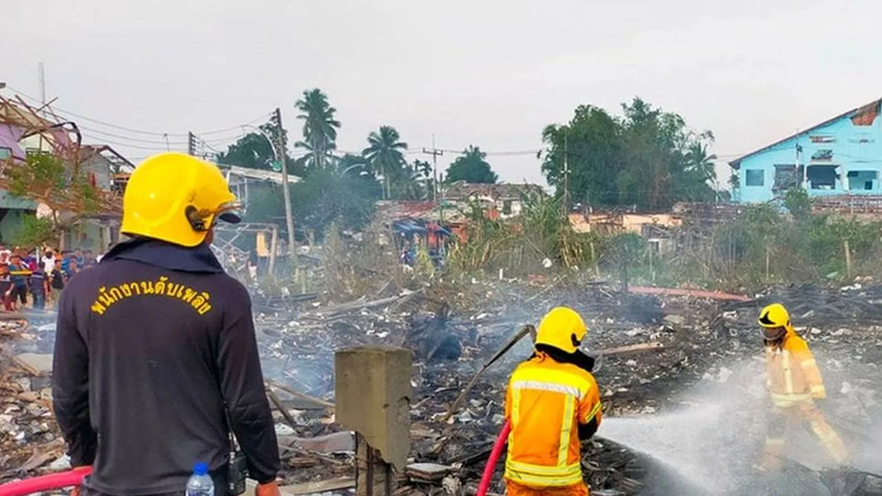 থাইল্যান্ডে আতশবাজির কারখানায় বিস্ফোরণে নিহত ৪