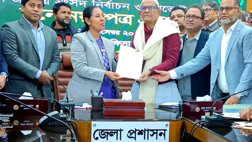 ঠাকুরগাঁওয়ে মনোনয়নপত্র জমা দিলেন মির্জা ফখরুল