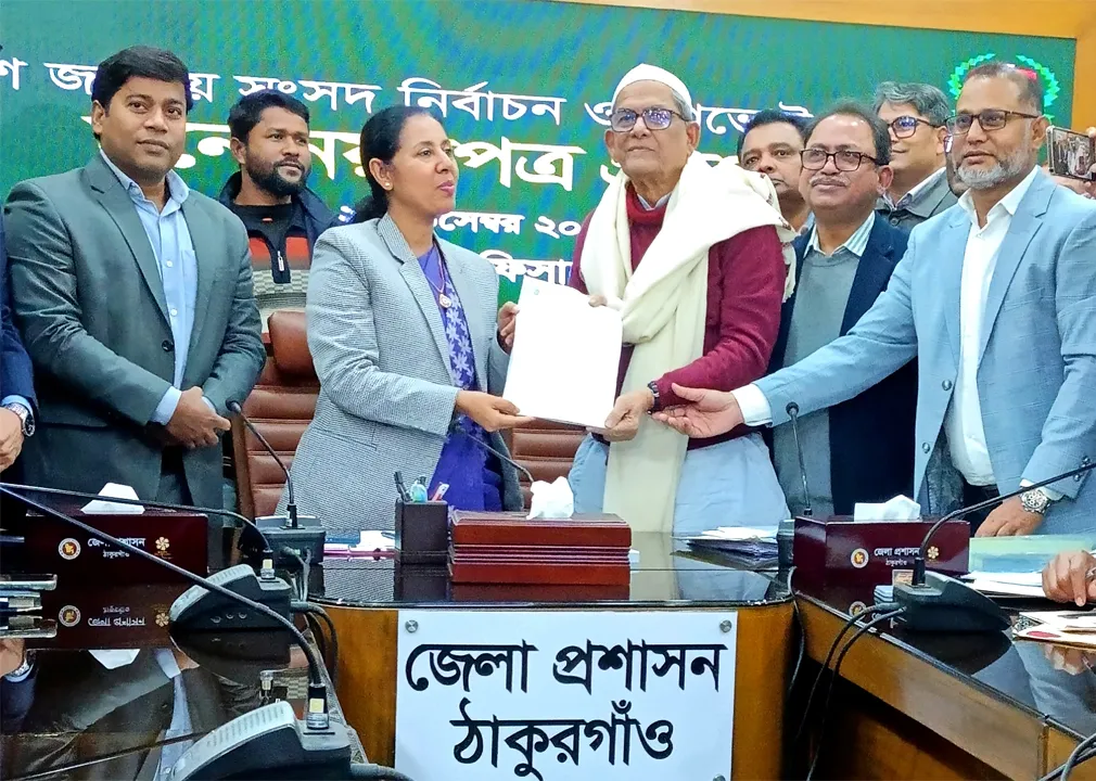 ঠাকুরগাঁওয়ে মনোনয়নপত্র জমা দিলেন মির্জা ফখরুল