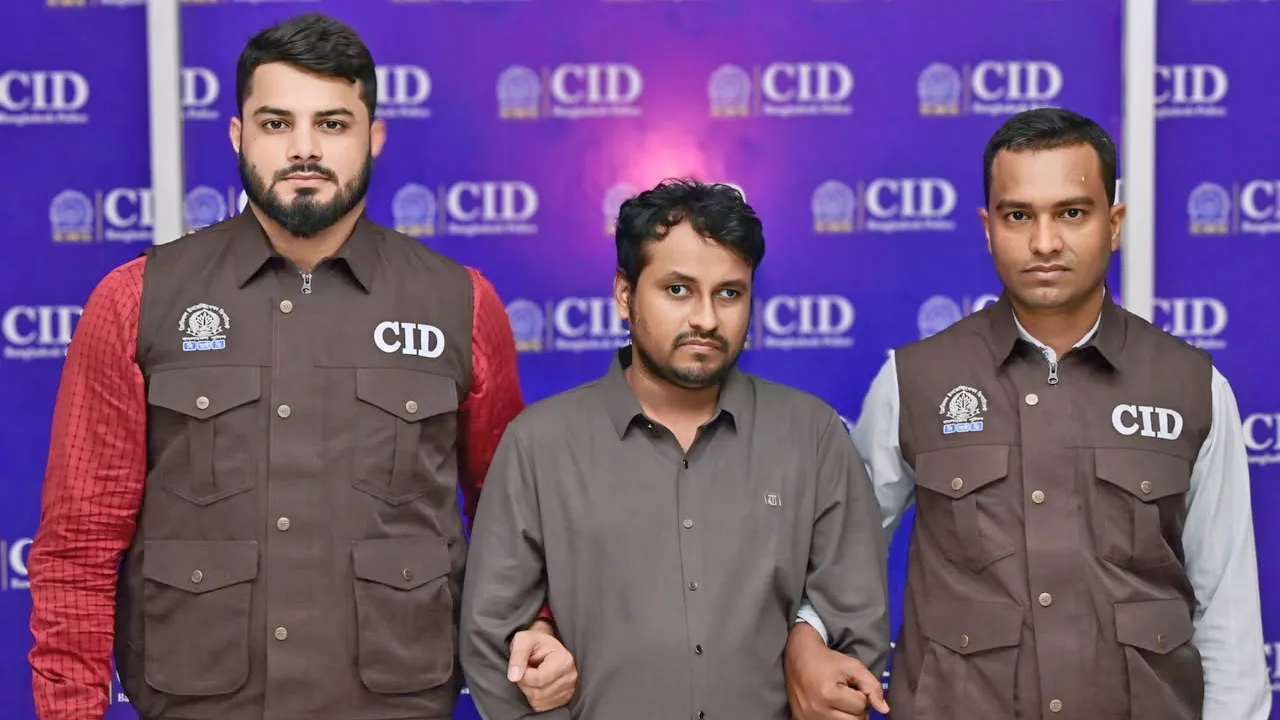বিমানবন্দরের অকশন নামে প্রায় ৩১ লাখ প্রতারণা, মূলহোতা গ্রেফতার