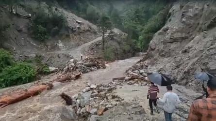 অরুণাচলে আকস্মিক বন্যা : চার শ্রমিকের প্রাণহানির আশঙ্কা, নিখোঁজ ৫ সেনাসদস্য