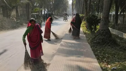 কোলাহলের আড়ালে শ্রমের গল্প, মর্যাদা চান রাবির কর্মচারীরা
