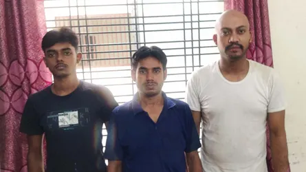 জীবননগর সীমান্তে পতাকা বৈঠক, ৩ বাংলাদেশীকে বিজিবির কাছে হস্তান্তর করল বিএসএফ