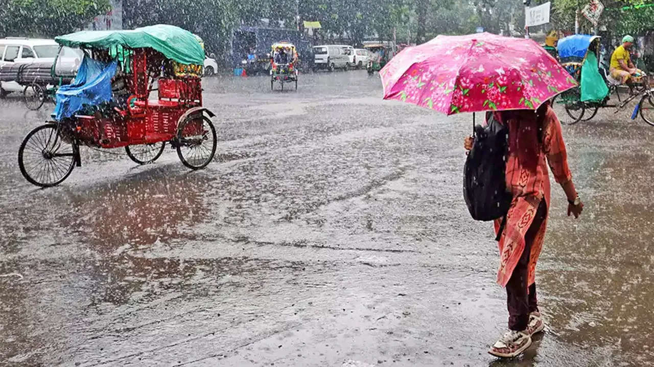 দেশের ১৭ অঞ্চলের নদীবন্দরে বজ্রবৃষ্টি-দমকা হাওয়ার পূর্বাভাস