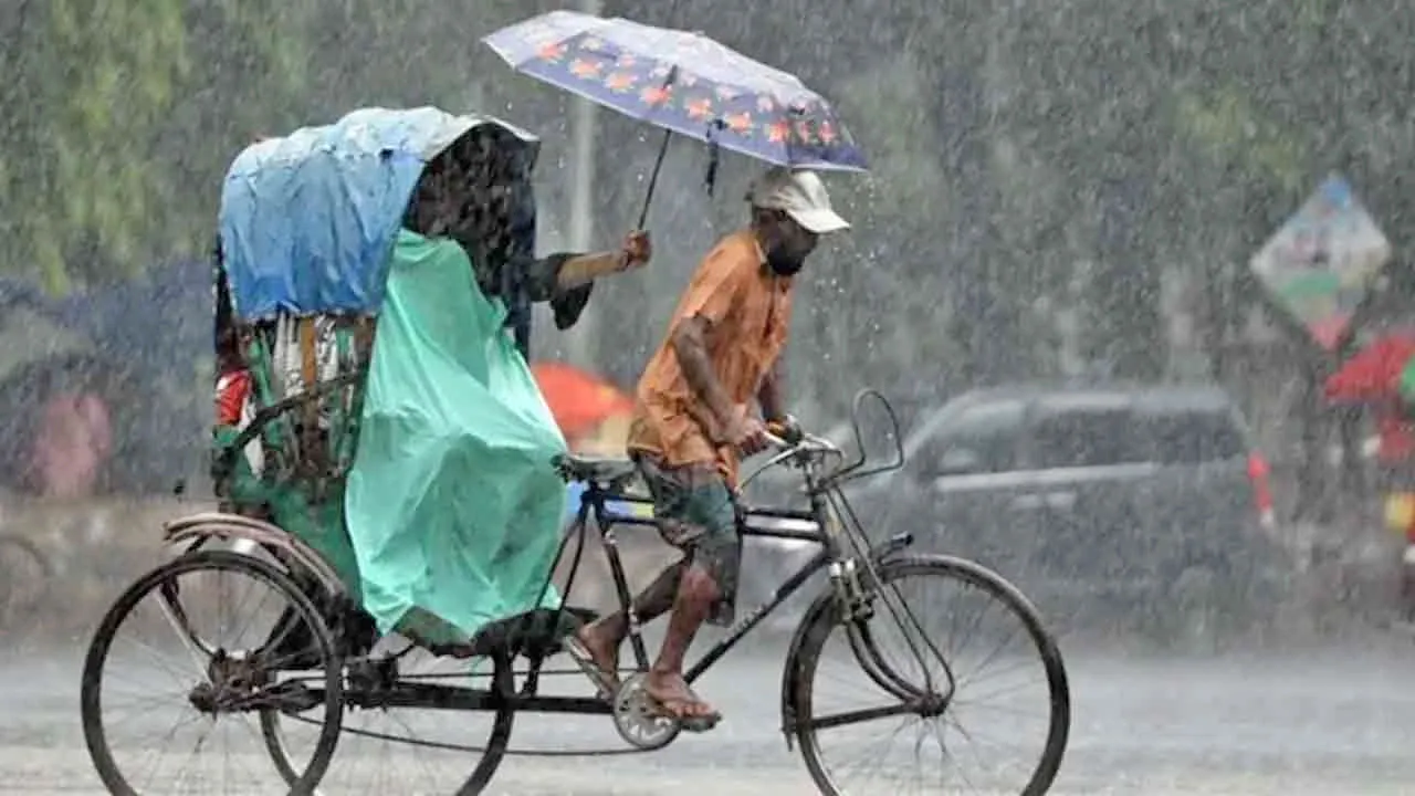দুপুরের মধ্যে ঢাকায় বজ্রসহ বৃষ্টির পূর্বাভাস