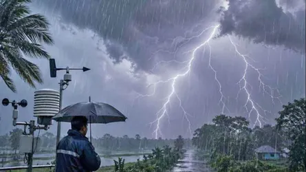 নোয়াখালী-চট্টগ্রাম-কক্সবাজারে বজ্রবৃষ্টি, ঝোড়ো হাওয়ার পূর্বাভাস