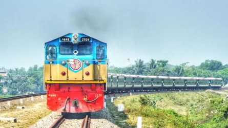 ঈদযাত্রায় ফিরতি ট্রেনের শেষ দিনের টিকিট বিক্রি আজ