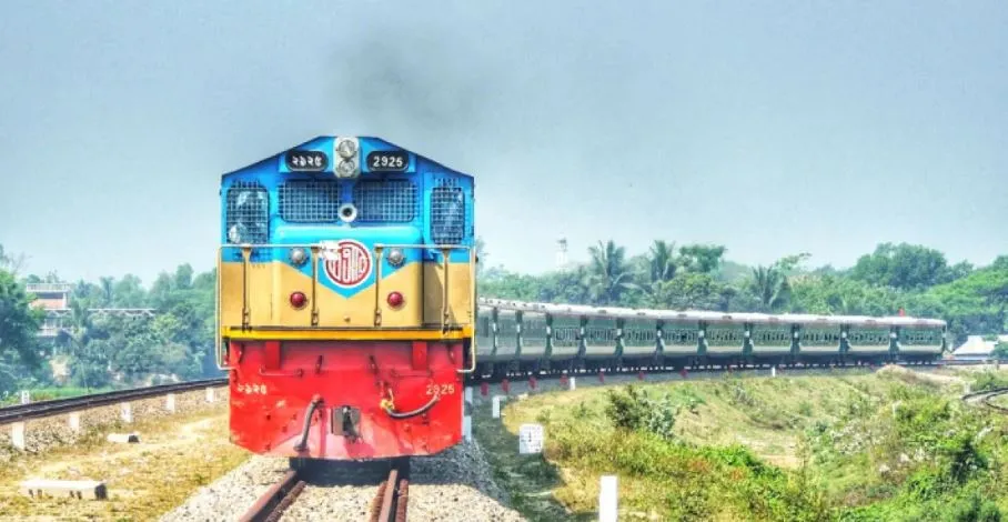 ঈদযাত্রায় ফিরতি ট্রেনের শেষ দিনের টিকিট বিক্রি আজ