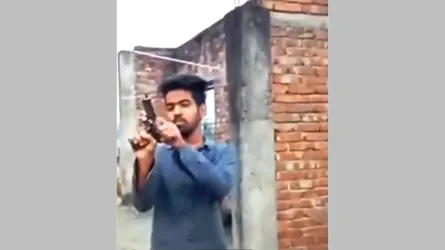 শ্রীপুরে কিশোর গ্যাংয়ের লিডারের গুলি ছোড়ার ভিডিও ভাইরাল, এলাকায় আতঙ্ক
