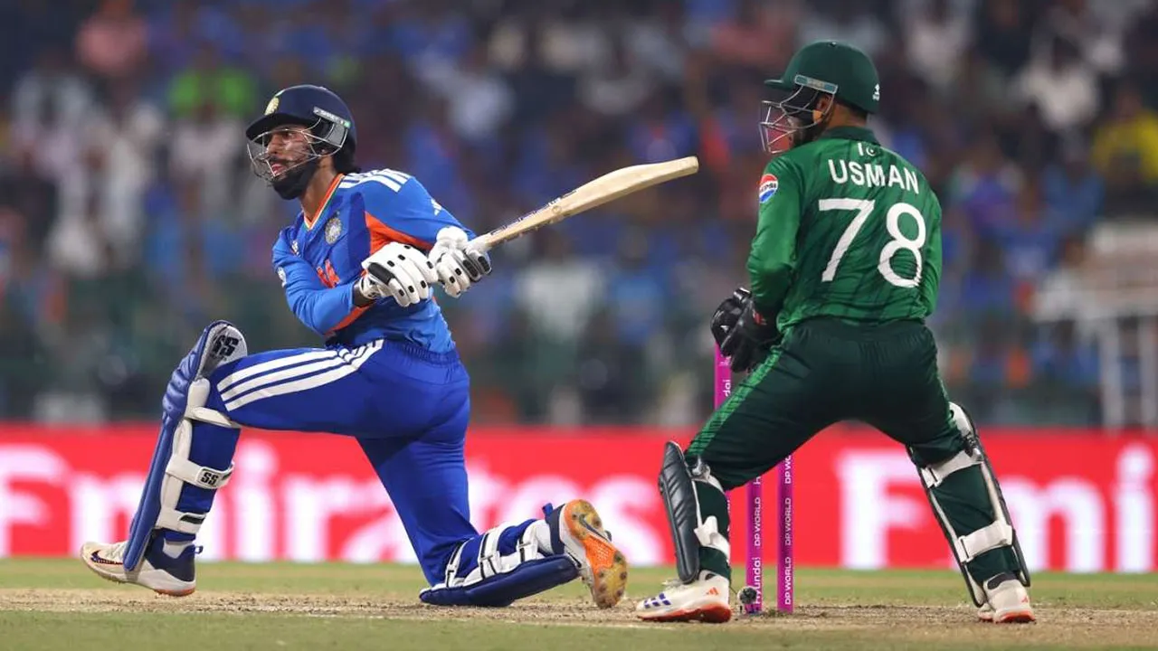 ইশান ঝড় থামিয়ে পাকিস্তানের লক্ষ্য ১৭৬