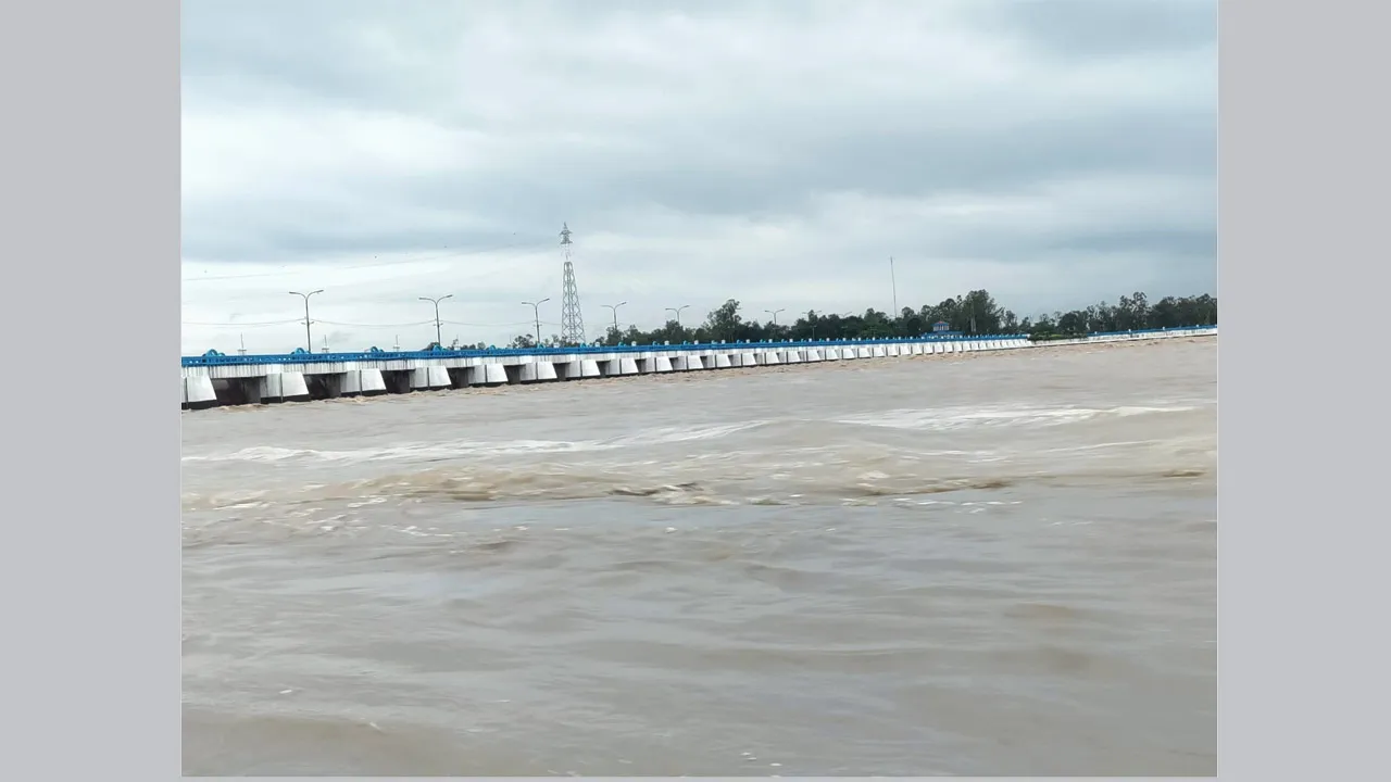 তিস্তার পানির বিপদসীমা অতিক্রম, ডুবছে নিম্নাঞ্চল