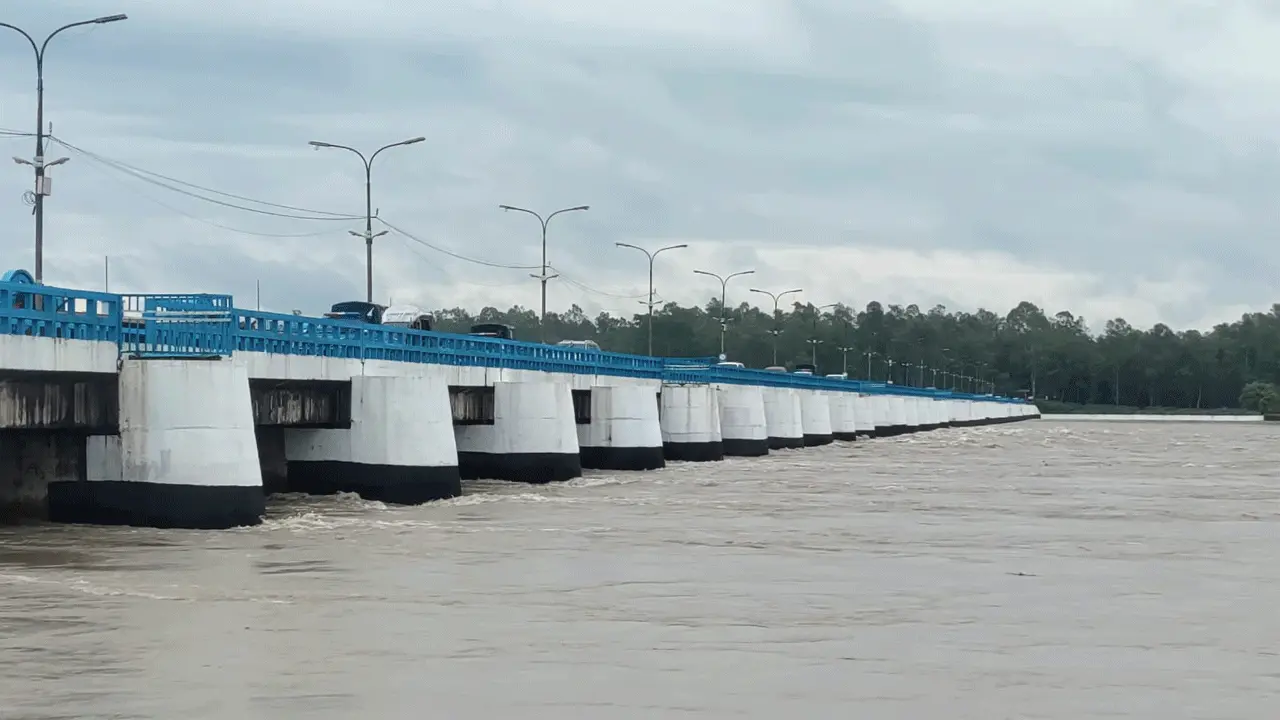 তিস্তায় পানি কমলেও ভাঙন আতঙ্কে নদীপাড়ের বাসিন্দারা