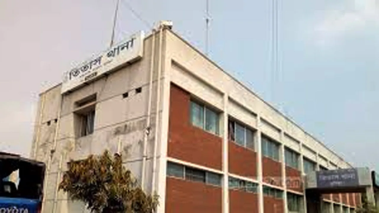 স্বতন্ত্র প্রার্থীর পক্ষে প্রচারণা চালানোর অভিযোগে কুমিল্লায় পোলিং অফিসার প্রত্যাহার