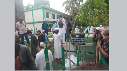 মায়ের পাশে চিরনিদ্রায় শায়িত হলেন তোফায়েল আহমেদ
