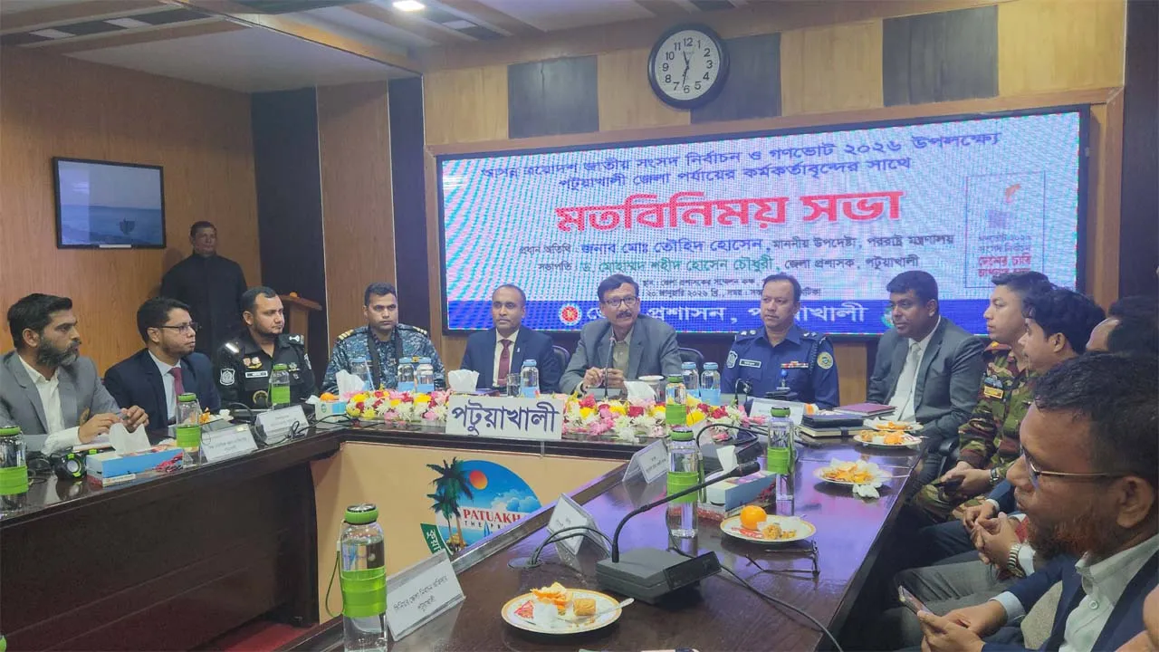 সরকারি কর্মকর্তাদের নিরপেক্ষতা কাজ দিয়ে প্রমাণ করতে হবে