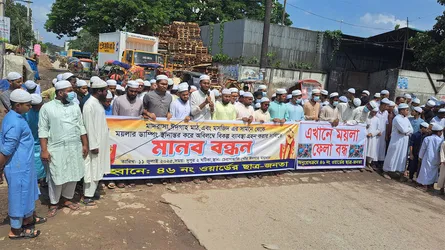 টঙ্গীতে মাদরাসার সামনে সিটি করপোরেশনের ডাস্টবিন, সরানোর দাবি শিক্ষার্থীদের