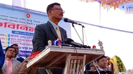 বিদেশে শ্রমিক পাঠাতে বেশি টাকা লাগার পিছনে রাষ্ট্রের ব্যর্থতা রয়েছে