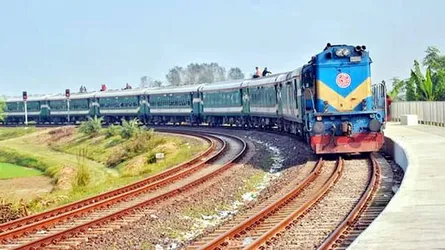 ঈশ্বরদীতে ট্রেনের ধাক্কায় যুবকের মৃত্যু