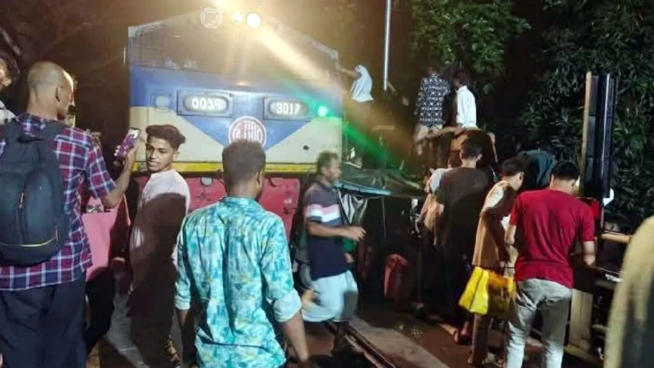 কালুরঘাট সেতুতে ট্রেন দুর্ঘটনায় নিহত বেড়ে ৩
