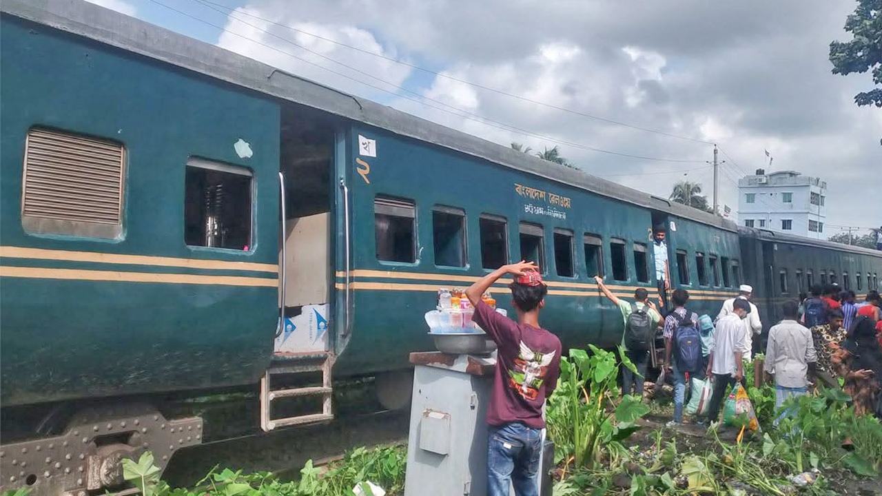 Train-derailed-in-Gafargaon
