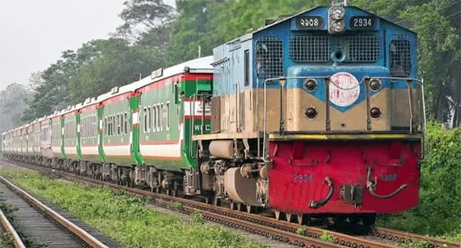 টিকটক ভিডিও করতে গিয়ে ট্রেনে কাটা পড়ে ২ যুবকের মৃত্যু