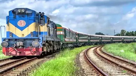 ঈদযাত্রা : যাত্রীসেবা নিশ্চিতে পূর্বাঞ্চল রেলে প্রস্তুত হচ্ছে ৯০টি ইঞ্জিন