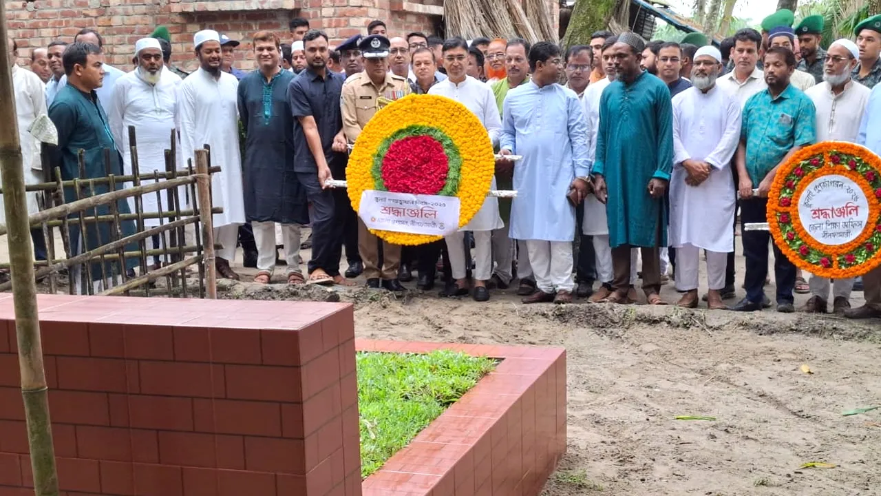 নীলফামারীতে গণঅভ্যুত্থানে হওয়া শহীদদের কবরে শ্রদ্ধা