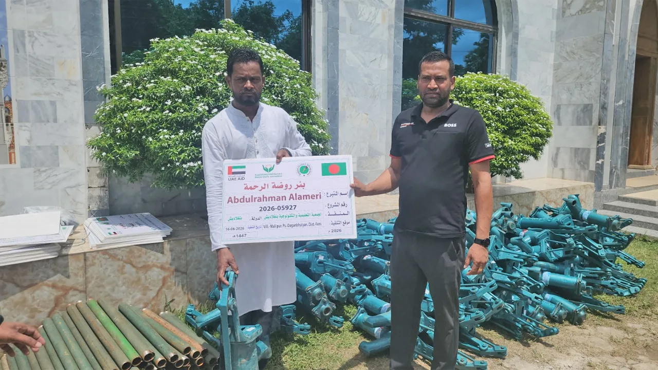 দাগনভূঞায় ১০০ পরিবারে টিউবওয়েল বিতরণ