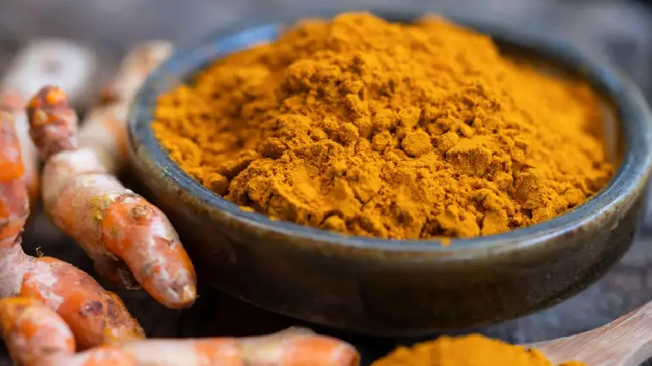 হলুদ খাওয়ার উপকার ঠিক কতটা সত্য