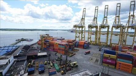 যুক্তরাজ্যের সাথে ৪১.৬ বিলিয়ন ডলারের চুক্তি স্থগিত করল যুক্তরাষ্ট্র