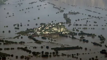 বিশ্বের প্রায় ৯০ কোটি দরিদ্র মানুষ জলবায়ু বিপর্যয়ের ঝুঁকিতে : জাতিসঙ্ঘ