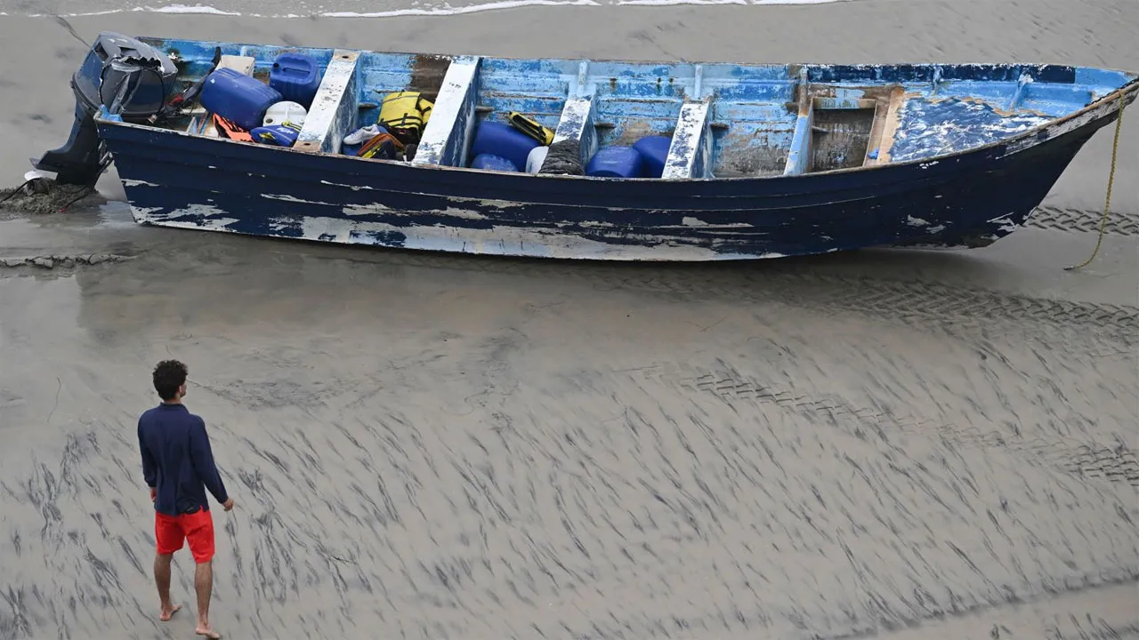 যুক্তরাষ্ট্রে নৌকা উল্টে ৩ জনের প্রাণহানি, নিখোঁজ ৭